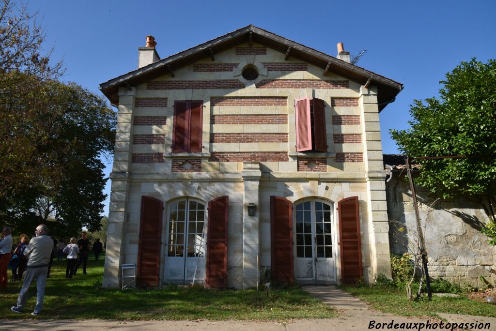 En 1855, au moment du classement des vins de Bordeaux, les vins de cette île ont participé au classement du château Margaux situé non loin de là, sur la rive gauche.